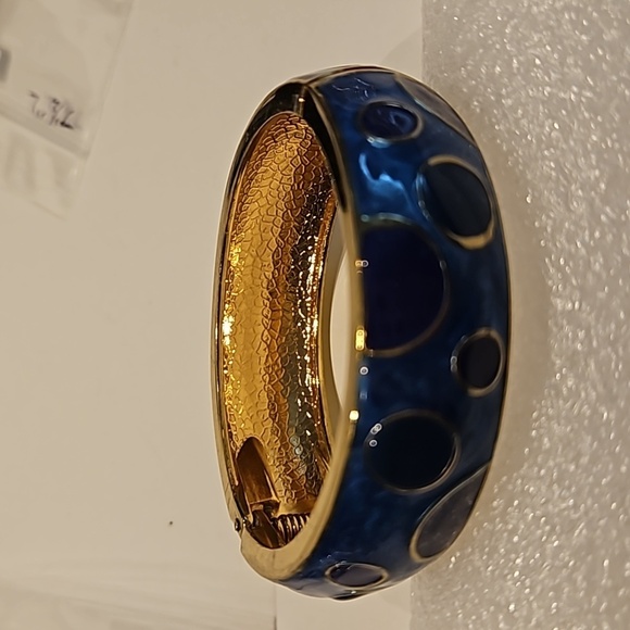 Enamel Blue and Purple on Goldtone Clasp Bangle 2 1/4"Dia. Bracelet - Picture 5 of 6